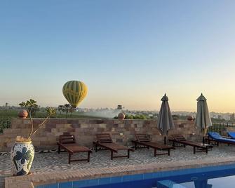 Nile Panorama Hotel - Lúxor - Patio