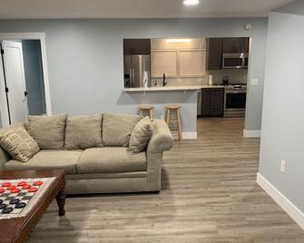 Charming Lakefront home on Lake Chemung! - Howell - Living room