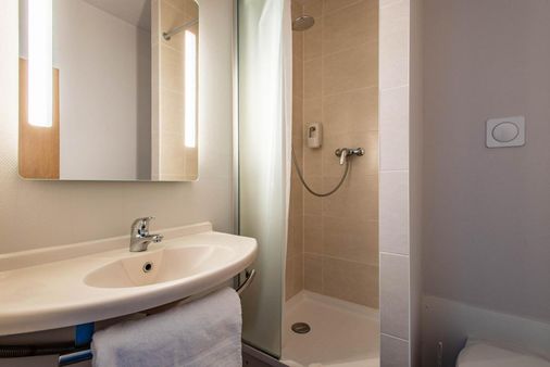 B&B Hotel Vannes Ouest Golfe Du Morbihan - Vannes - Badkamer