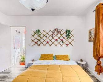 Country House 'O Mundo Da Lua - Casa Este' with Shared Garden & Wi-Fi - Azeitão - Bedroom