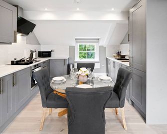 Quality 2B 1B Apartments For Contractors - Reading - Kitchen