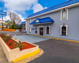 Rodeway Inn & Suites Fort Jackson - Columbia - Edificio