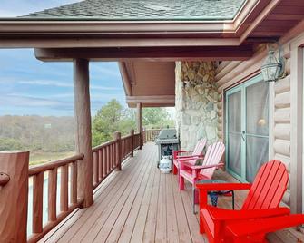 Serene estate home with private pool, hot tub and stunning 360 views - Canton