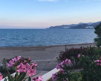 Beautiful spacious 3 bedroom villa with private pool and fantastic view - Zurgena - Playa