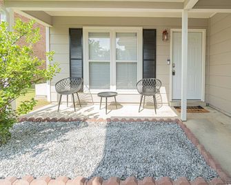 Spacious 2 BR Westminster Wonder w/ Porch & Office - Montgomery - Patio