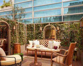 Mondrian Bordeaux Les Carmes - Bordeaux - Bedroom