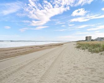 Seaside Studio | Accommodates 4| Parking Available - Old Orchard Beach - Beach