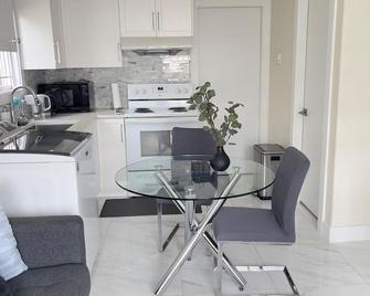 Modern Spacious 1br Minutes Away From Ma - ונקובר - מטבח