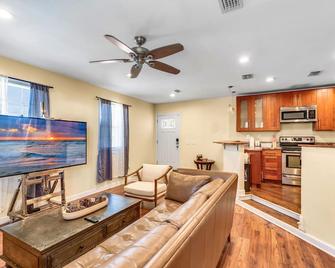 Gulf Breeze Home Away - Apalachicola