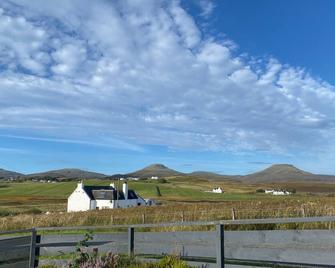 Shepherds Hut, Romantic, Character Holiday Cottage In Dunvegan - Isle of Skye