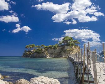 Cavo Orient Beach Hotel & Suites - Tragaki