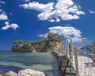 Cavo Orient Beach Hotel & Suites - Tragaki