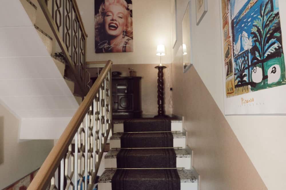Hotel Pontenuovo - Merone - Aufgang