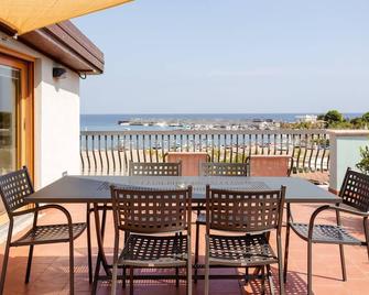 apart hotel Kalaskiso' - Giardini Naxos - Balcón