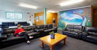 Pacific Coast Lodge and Backpackers - Mount Maunganui - Sala de estar