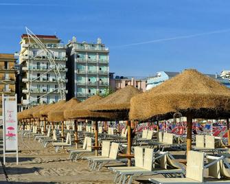 Holiday Thea & Residence - Gabicce Mare - Beach