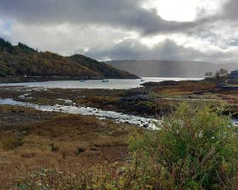 1 Bed Lodge - Sleeps 2 - Parking - Wifi - Acharacle - Balkon