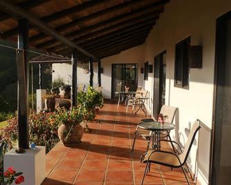 Refugium Silent Wings With Natural Pool - Arenal - Patio
