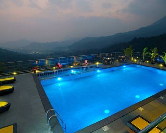 The Panoramic Getaway - Munnar - Piscina