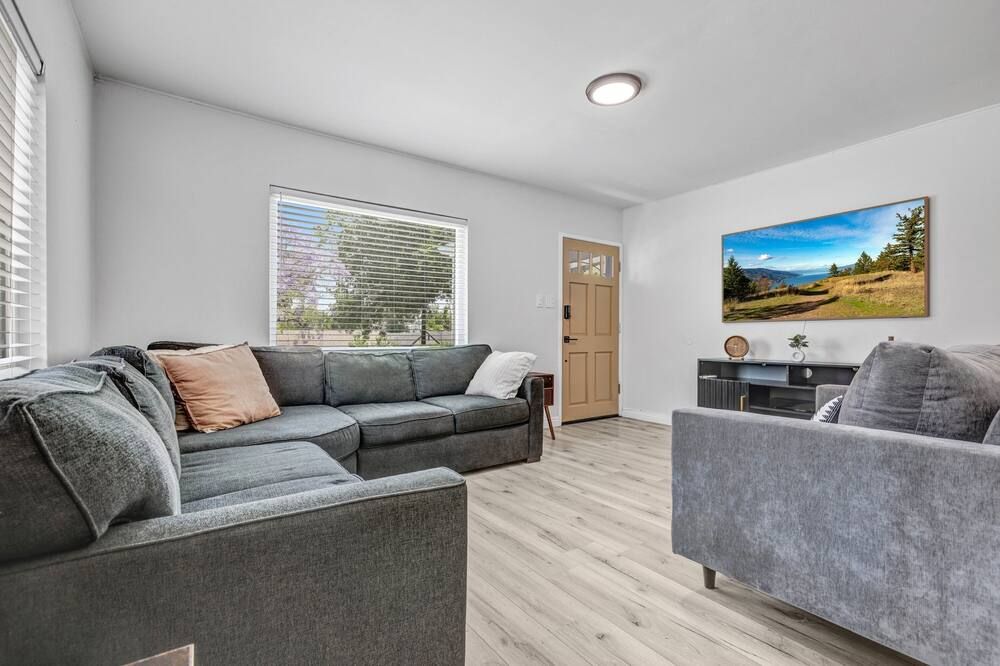 3 bedroom 2 bath Family Home with private backyard in Alhambra - Alhambra - Salon