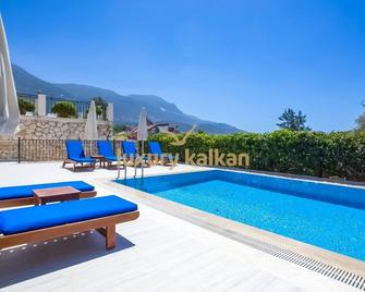 Located on Kalkan's Kalamar road, with a capacity of six people. - Antalya - Piscina