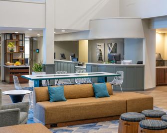DoubleTree by Hilton Hotel Campbell - Pruneyard Plaza - Campbell - Lobby