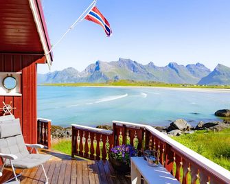 Beach side HeiaHytta in Fredvang - Fredvang - Balcony