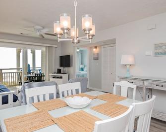 Ocean Breeze - Caswell Beach - Dining room