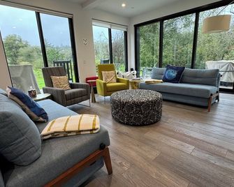 New Modern House in Sonoma Valley's Best Area - Kenwood - Sala de estar