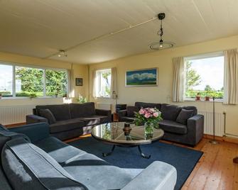 Peaceful vacation home with wide view. - Winschoten - Living room