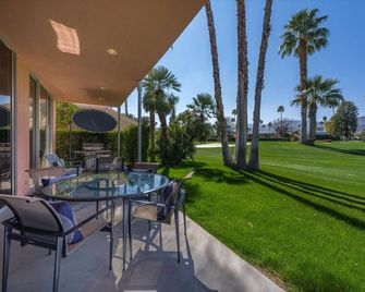 Hollywood Regency Style With Stunning Views - Golf Available! - פאלם דזרט - פטיו