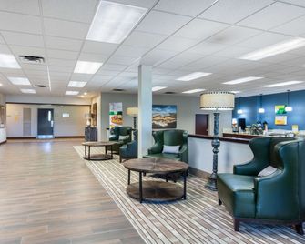 Quality Inn & Suites Mountain Home North - Mountain Home - Lobby