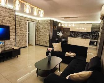 La piano suite - Netanya - Living room