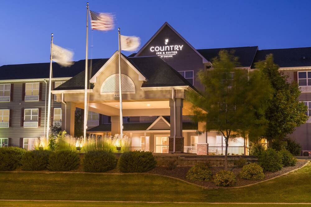 Building view of Country Inn & Suites by Radisson, Peoria North IL