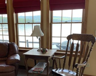 Railway camp on Moosehead Lake - Greenville - Sala de estar