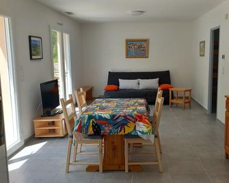Villa in the Luberon region, pets welcome. - Céreste - Comedor