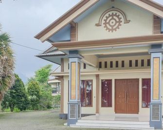 OYO 1483 Hotel Bumi Bermi Permai - Probolinggo - Building