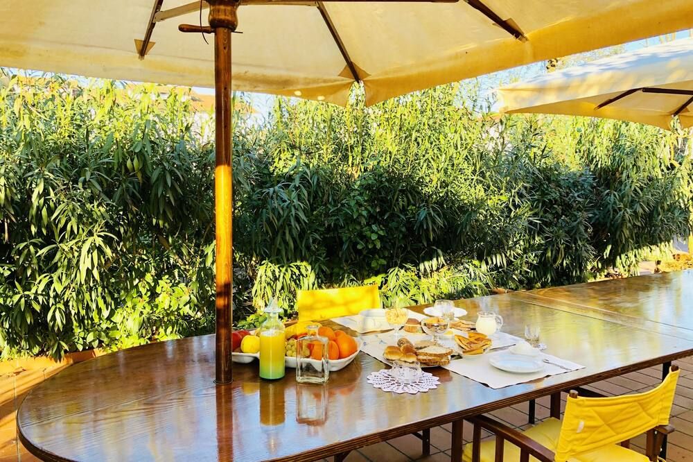 Opera Deluxe B&B - ראבנה