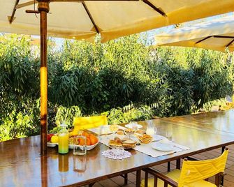Opera Deluxe B&B - ראבנה