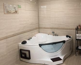 Kelong Hotel - Shenyang - Bedroom