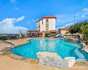La Quinta Inn & Suites by Wyndham Marble Falls - Marble Falls - Pool