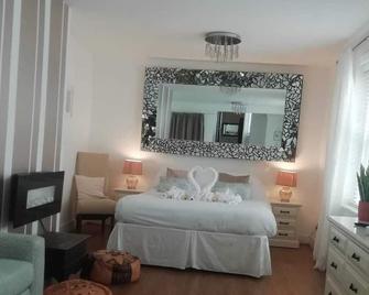 The Wellington Restaurant and Bar - Portsmouth - Bedroom