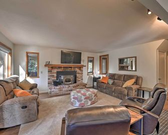 Cabin in Natl Forest 35 Min to Boreal Re - Colfax - Living room