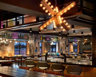 Delta Hotels by Marriott Toronto Airport & Conference Centre - Toronto - Bar