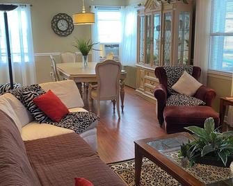Bradley Beach, 3 Bedroom, 3 Blocks To Beach, Central Air, Badges, Linens - Bradley Beach - Вітальня