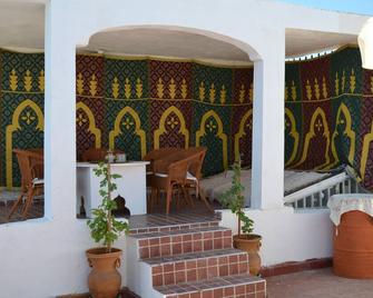 Traditional riad with modern comfort 6/8 per in the heart of the medina. - Meknes - Patio