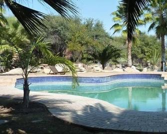 Tautona Lodge - Ghanzi - Pool
