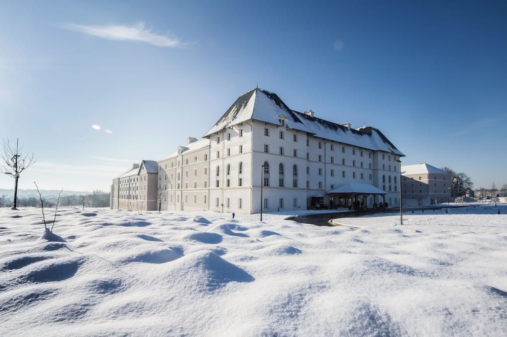 بي آند ي تل بريه دو ديسنيلاند باريس