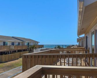 Pine Knoll Townes 126 by Emerald Isle Realty - Pine Knoll Shores - Balcony