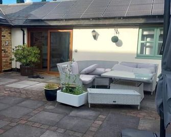 Beautiful 1-Bed Apartment in Sandy - Sandy - Binnenhof